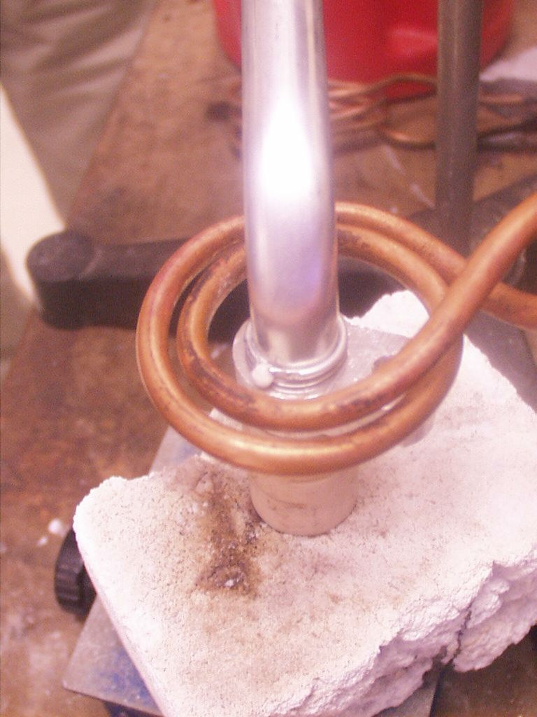 Ambrell感应加热器的应用-钎焊35：锯条上焊接金刚石合金刀头
