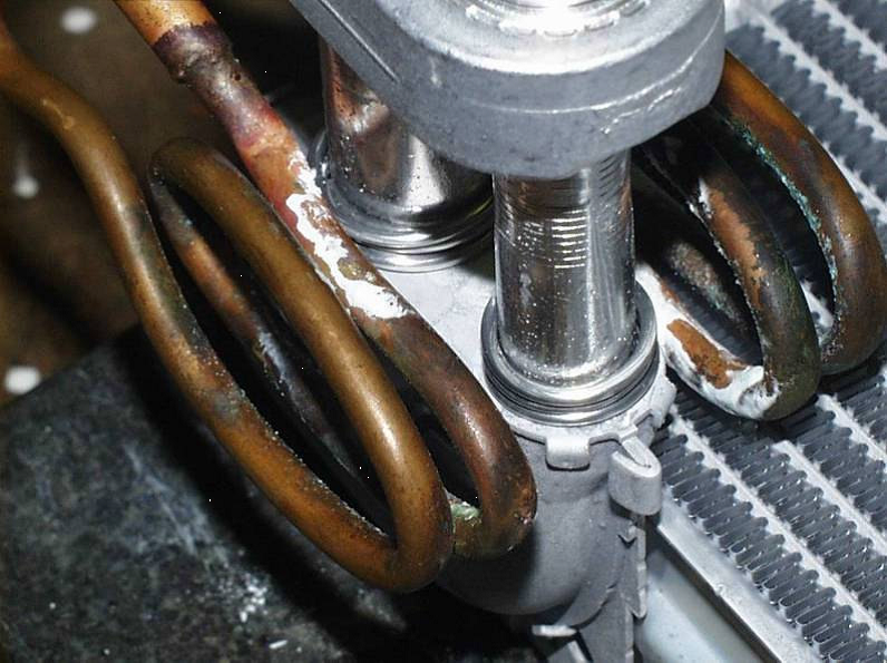 Ambrell感应加热器的应用-钎焊55：焊接铝管到蒸发器主芯上