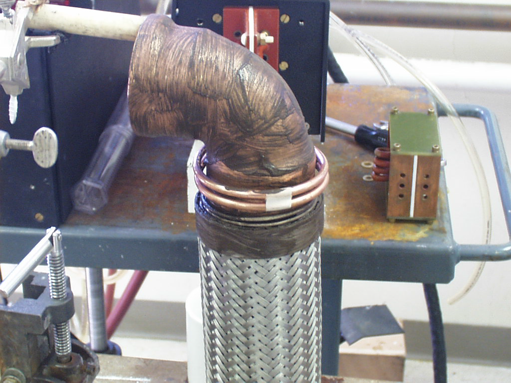 Ambrell感应加热器的应用-钎焊69：焊接铜弯头和柔性管（建筑工业应用）