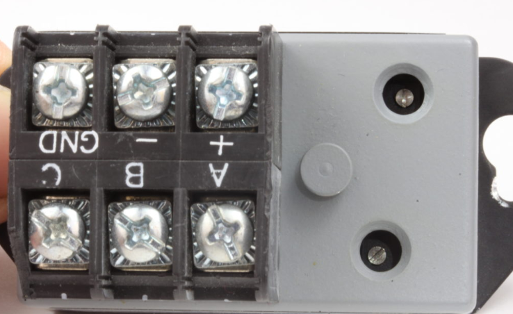 BURNS ENGINEERIN RTD 温度变送器具有 4-20mA 输出。线性化 0.05% 精度。仅适用于 3 线 RTD，并且可以在零点和跨度点处与 RTD 匹配。可通过电位计调节。用于 Burns #3、#5 或 #25 连接头。
