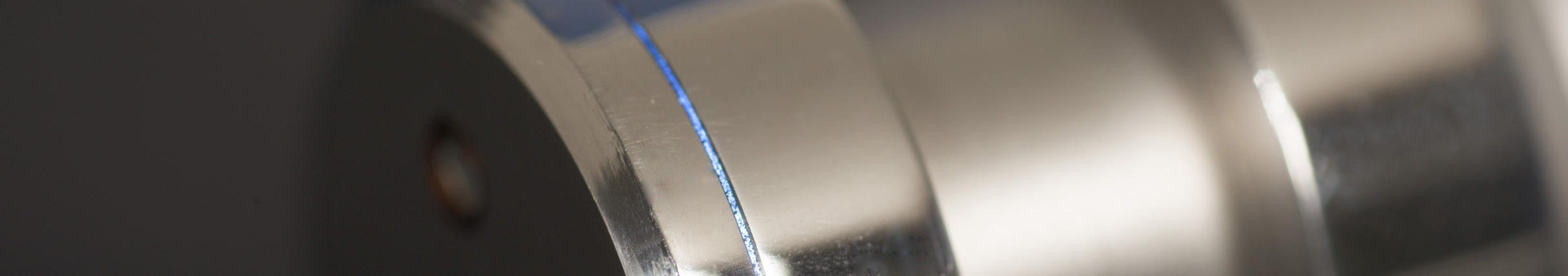 瑞士  Fiber Optic 现代冷光源中的 LED 技术 LED 作为卤素灯的补充，作为冷光源 使用寿命长达 50,000 小时