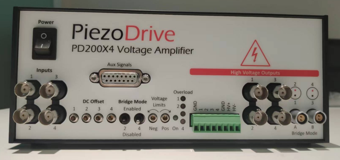 Piezodrive PD200X4 四通道功率放大器，适用于电光、超声波、振动控制、纳米定位系统和压电电机等应用