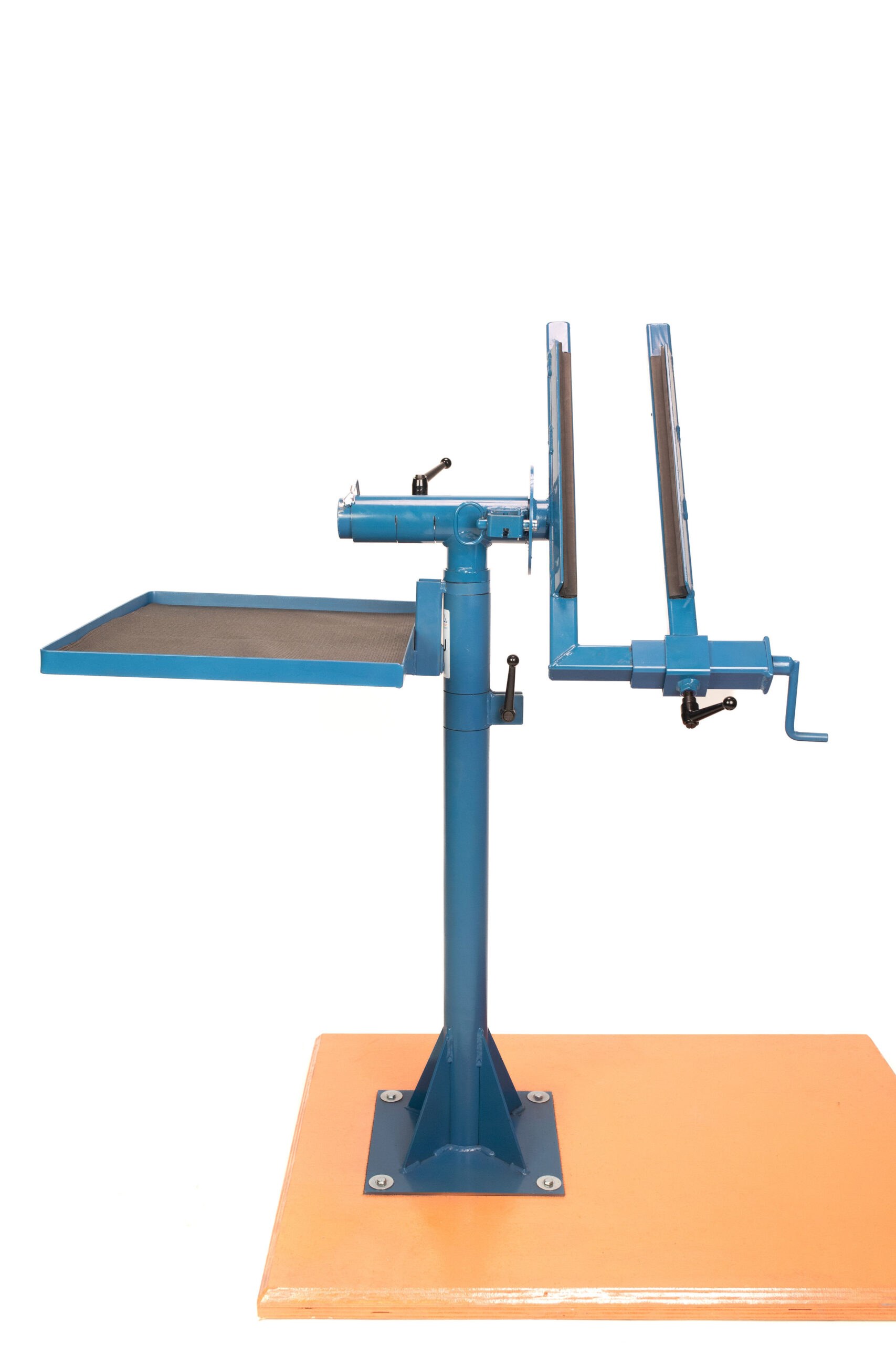 SSFLU: Floor Mounted Service Station with Lower Unit Fixture - Brownell Boat Stands