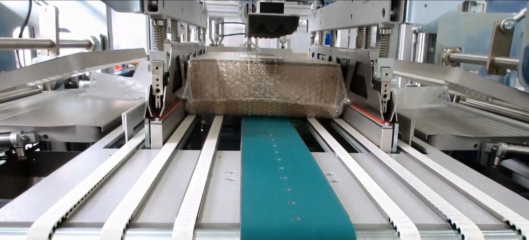 Empfindliche Produkte in Luftpolsterfolie geschützt verpacken
