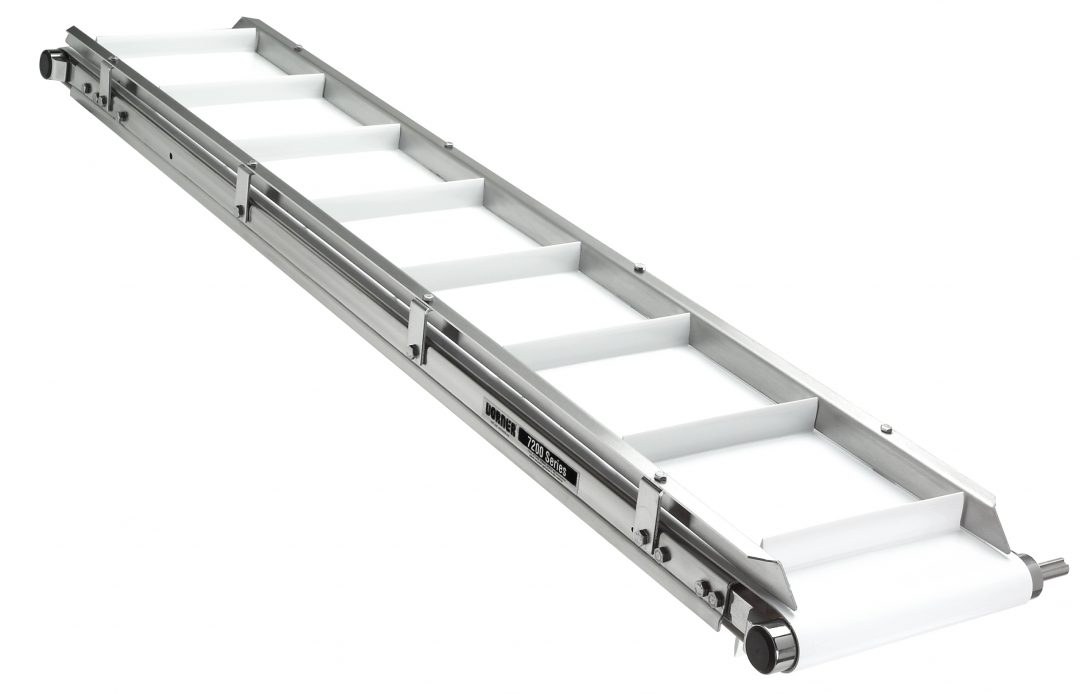 Banda con empujadores - Transportadores AquaGard Serie 7200 - Dorner Conveyors