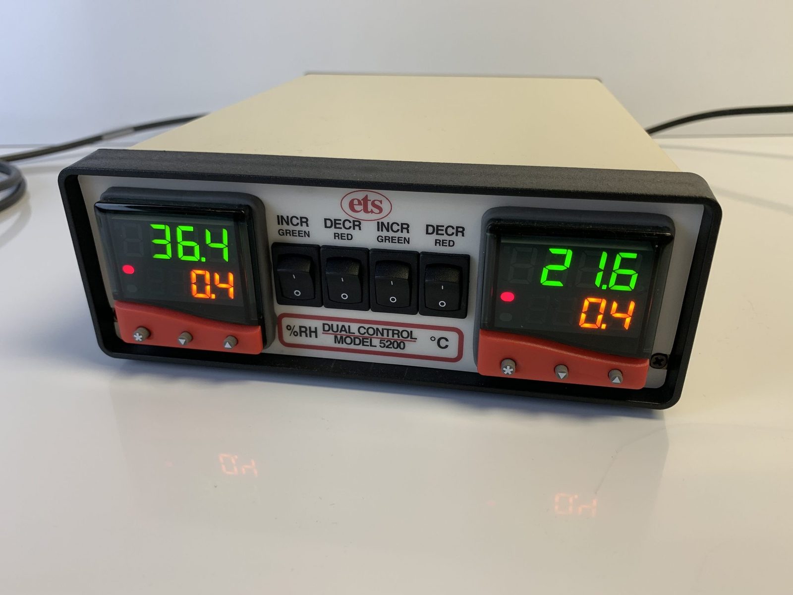 M 5000 Temp & Humidity Controllers