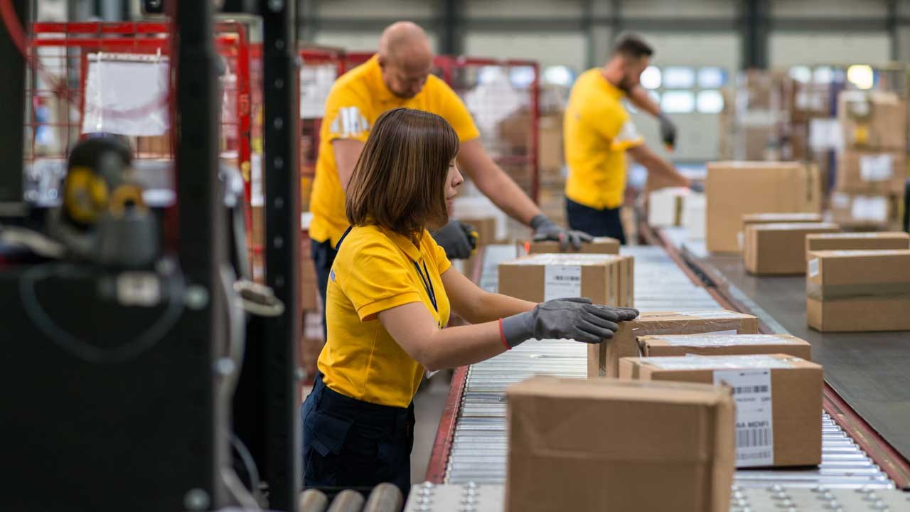 How the Ergo Force Motorized Work Positioner Makes Workers More Efficient