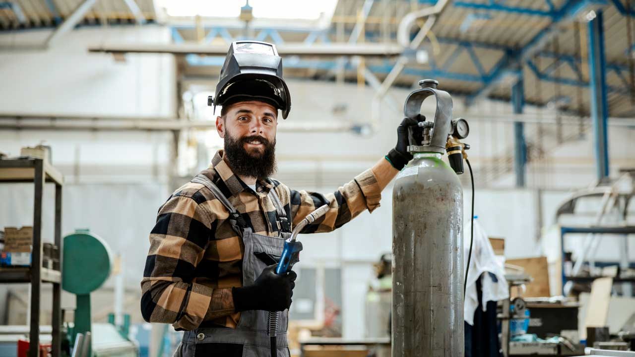 How to Improve Worker Productivity With a Work Positioner from Ergotronix