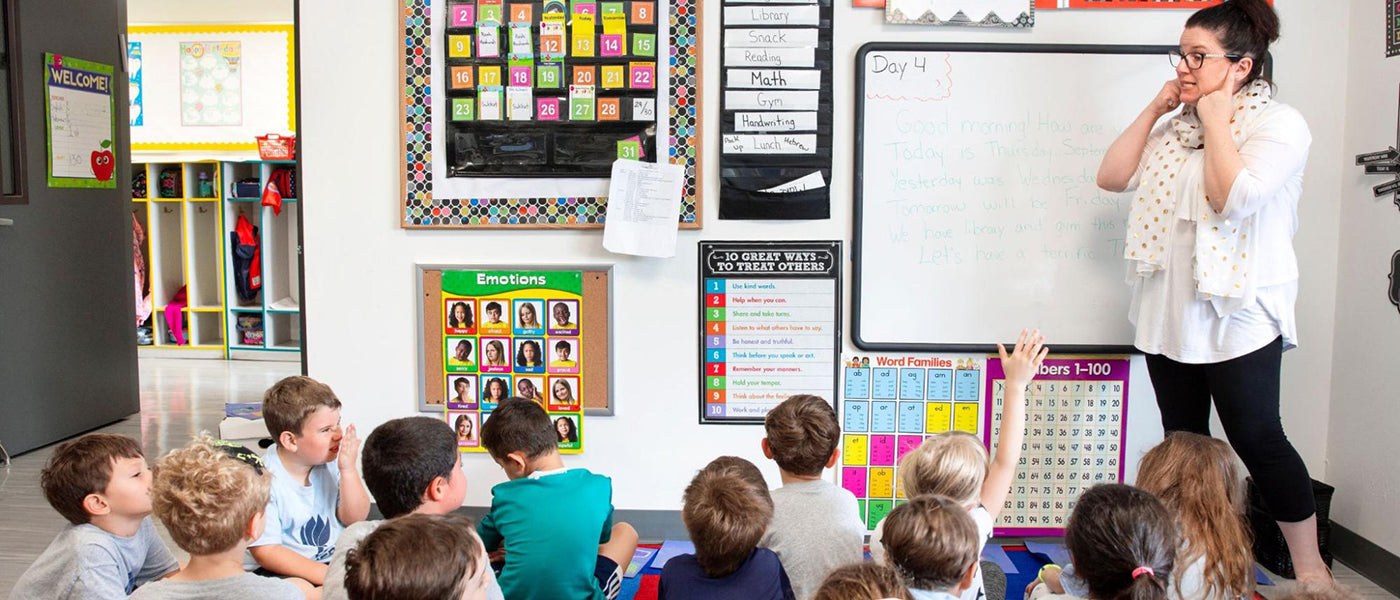 How to Decorate a Bulletin Board: Ideas, Tips, & Tricks