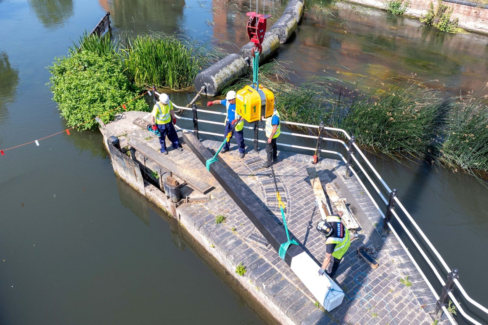 Innovative Lifting Solutions for Challenging Canal Infrastructure Projects