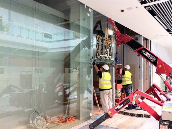 Vacuum Lifter Operator Hire