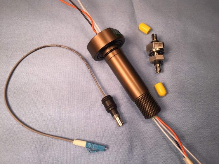 Hermetic Connectors Feedthroughs HOW FIBER OPTIC FEEDTHROUGHS IN LOW OR HIGH VACUUM OR PRESSURE SYSTEMS MAXIMIZE EFFICIE