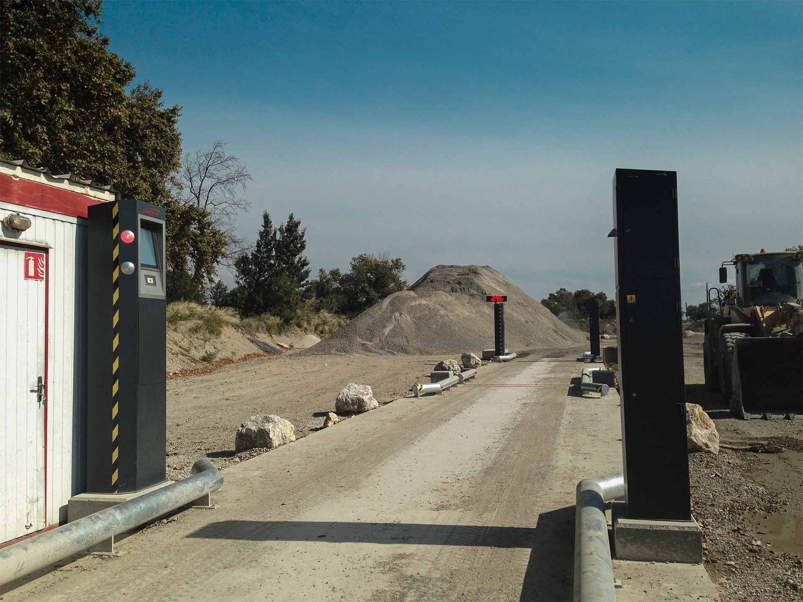 Axle weighing scale for trucks