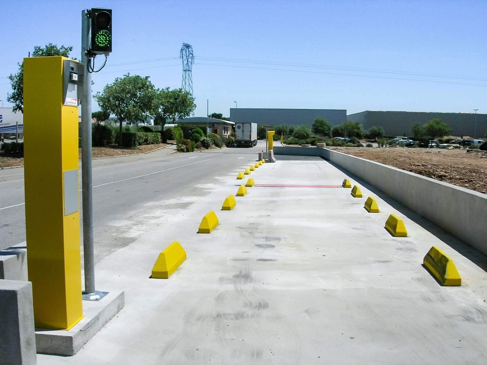 Axle weighing system for trucks and heavyweight