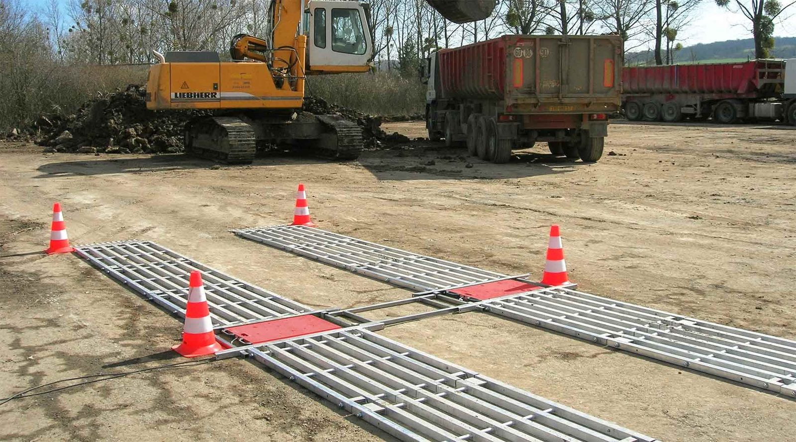 Dynamic axles weighing systems for trucks