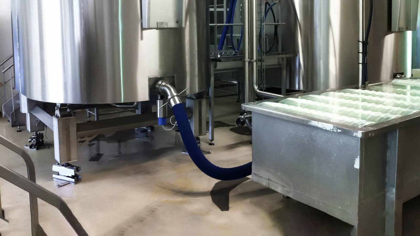 Weighing captors for tank and hopper