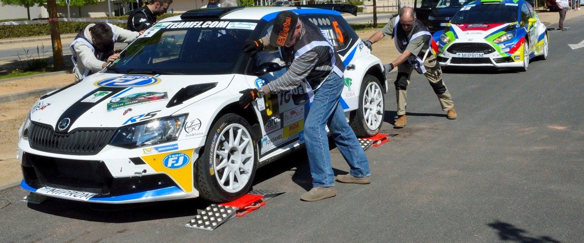 Wireless mobile axles weighing system off road