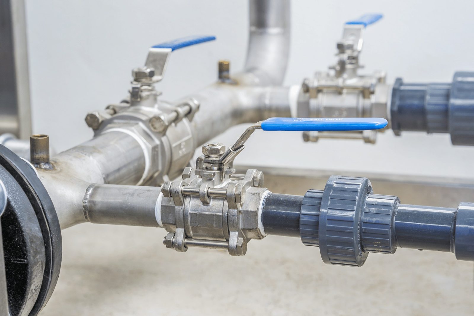 Electronic powered ball valve