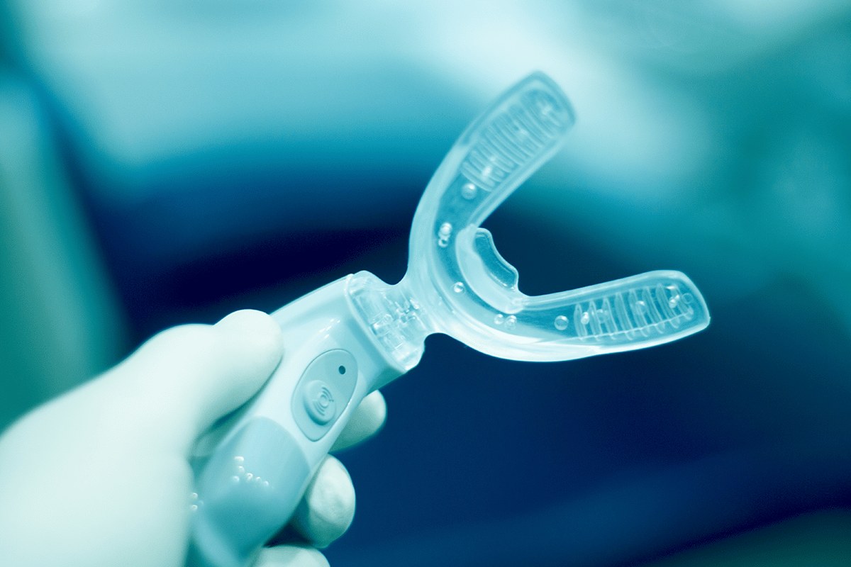 Orthodontic tooth re-alignment device