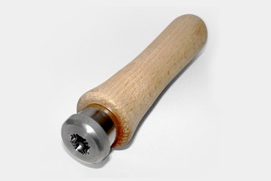 Assembly tool for crimp flange