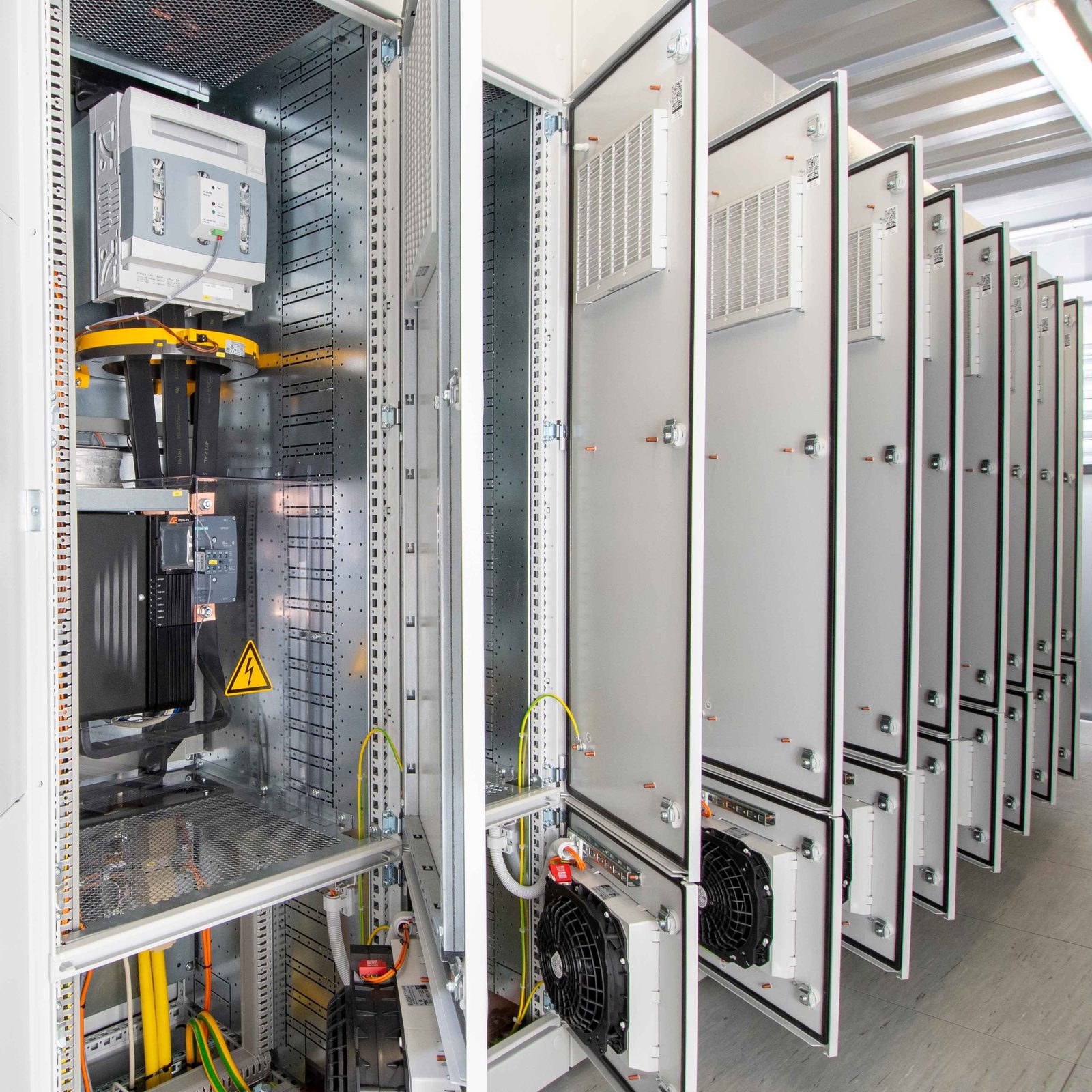 CSN® thyristor step control (STSTR)