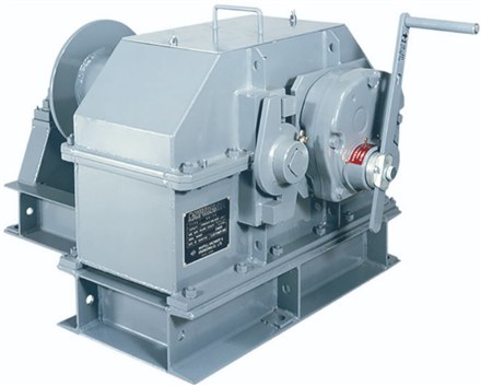 Large manual winch for industrial use