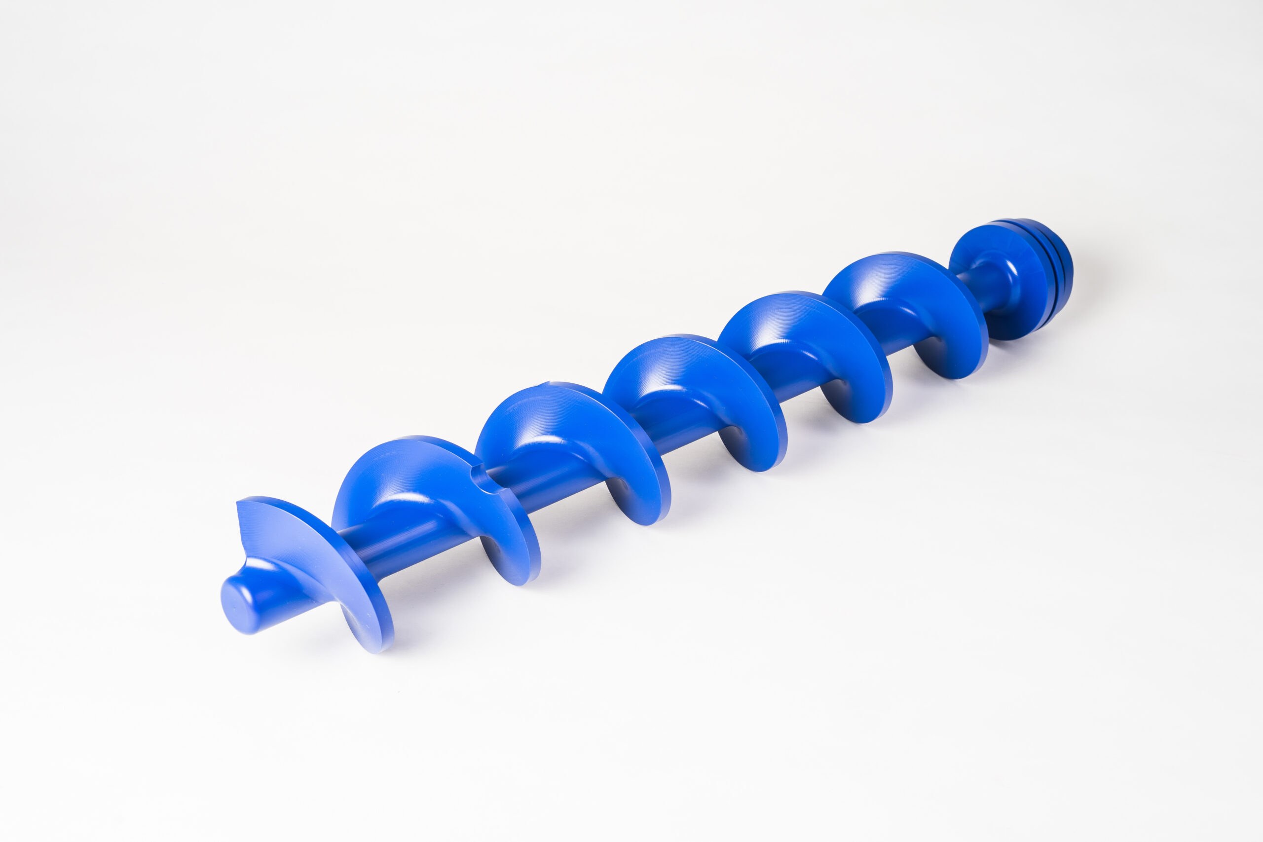 Screw conveyors and screw conveyors