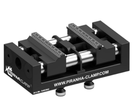 RAPTOR Piranha 自定心虎钳用于解决切屑和冷却剂排空问题具有零点安装、精确的钳口重复性、无可匹敌 的夹紧力以及解决切屑和冷却剂排空问题的自定心虎钳，那么Piranha 自定心虎钳系列就是您的完美解决方案!