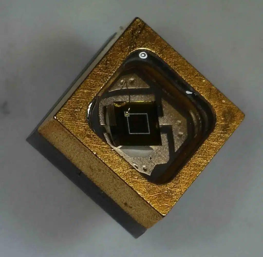 德国Sglux宽带紫外二极管SG01L-SMD陶瓷外壳1.00 mm² 探测器面积