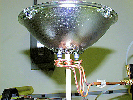 感应加热器的应用：汽车车灯的箍头和引线的钎焊